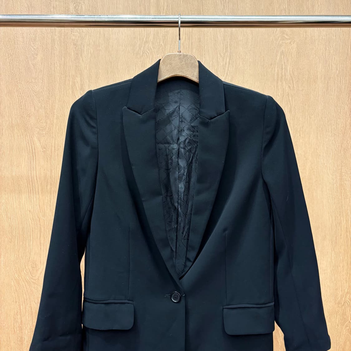 쟈딕 앤 볼테르 테일러드 자켓 비즈 크리스탈 스트라스 로고 디테일 블랙 상품이미지4