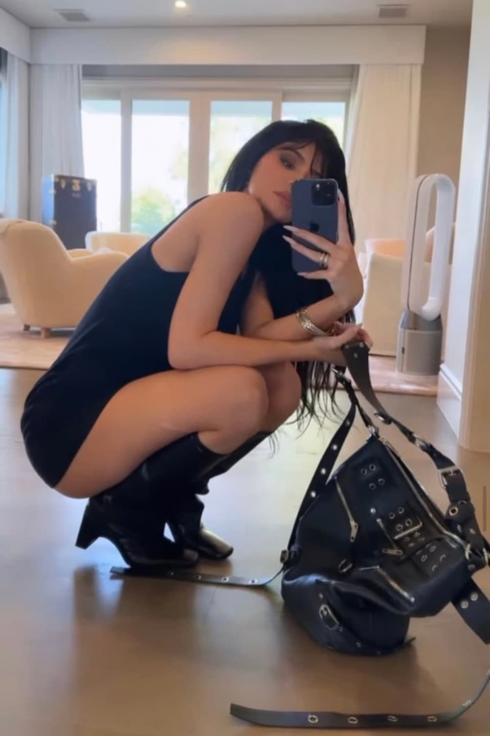 [OS] 발렌시아가 Emo 레더 버킷백 상품이미지2