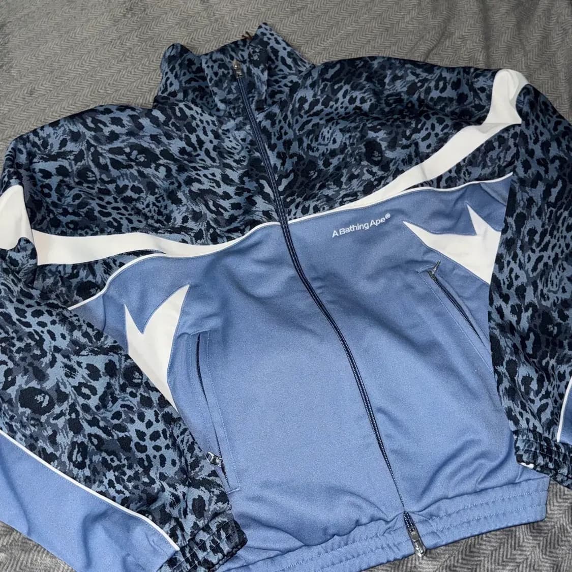 (새상품)베이프 레오타드 셋업 싸게 팝니다 상품이미지1