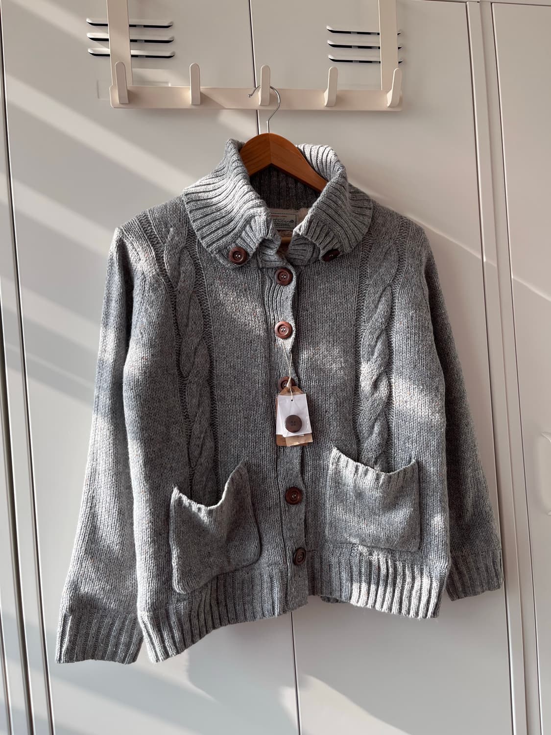 Wordtrobert 양털 후드단추 꽈배기 니트 가디건  상품이미지3