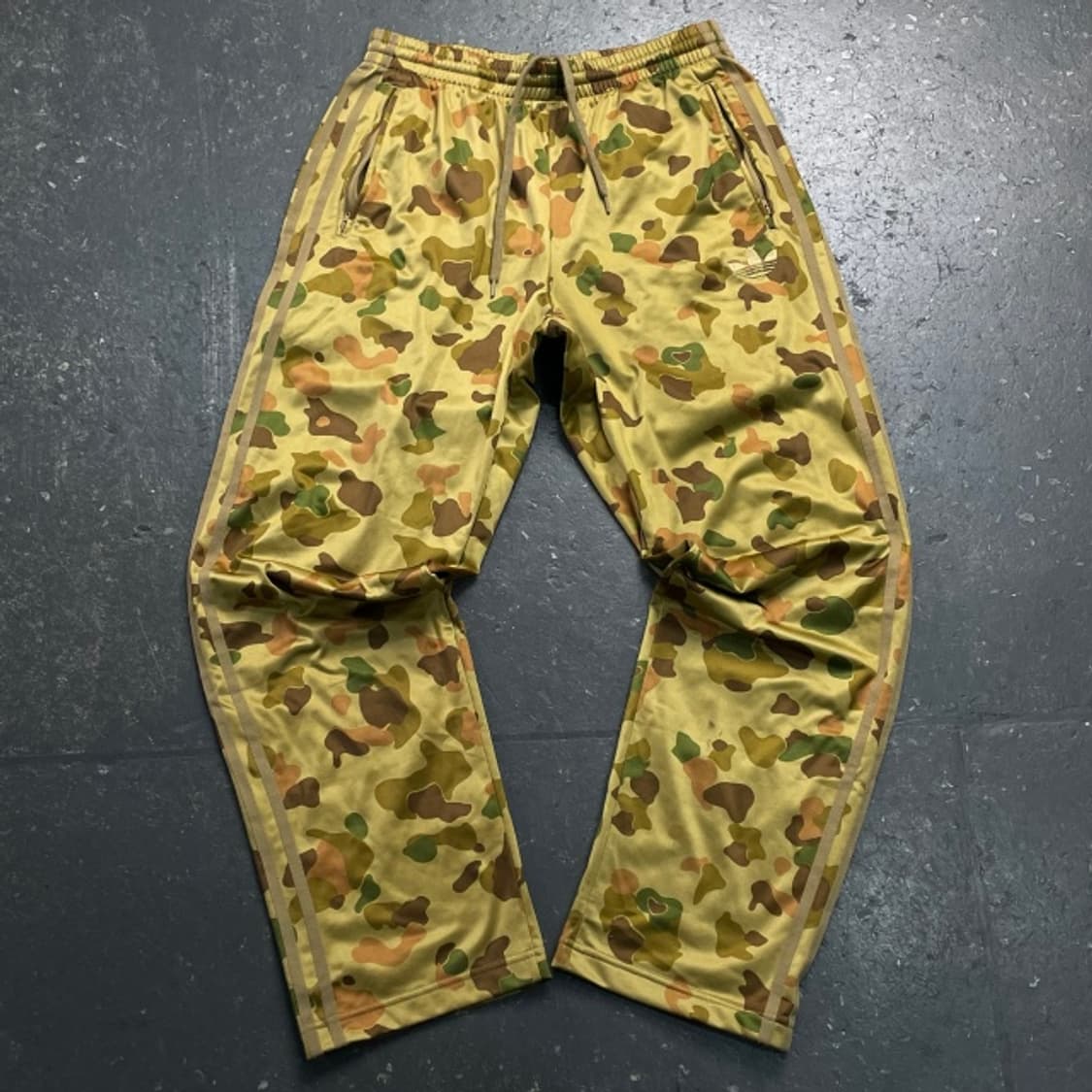 100 아디다스 파이어버드 카모 팬츠  상품이미지1