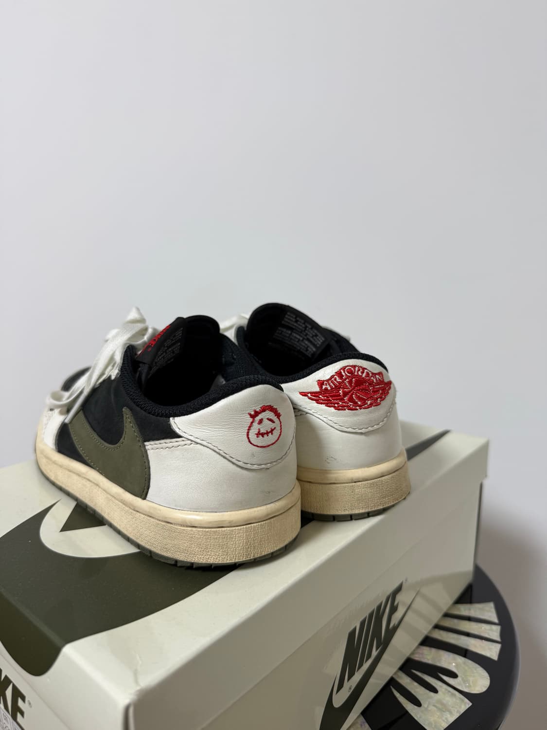 조던1x트래비스캇 레트로 로우 리버스 올리브 그린 235 상품이미지2