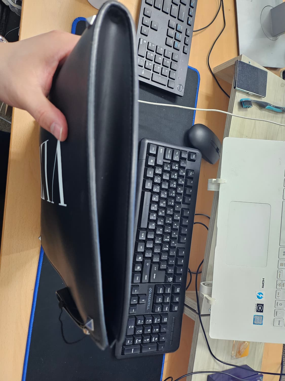 발렌티노 다큐먼트 클러치 상품이미지7