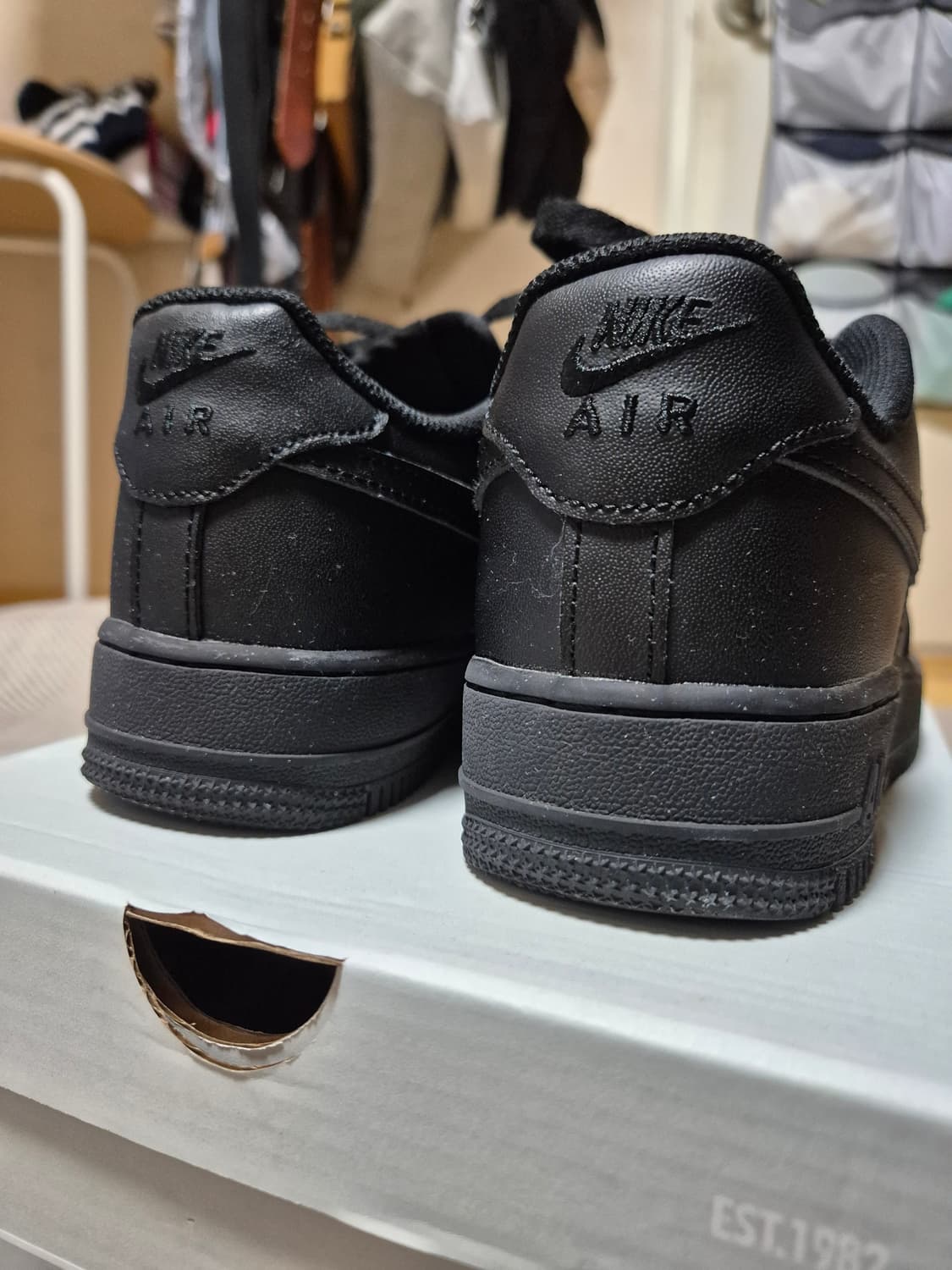 나이키 에어포스1 '07 올블랙 255mm 상품이미지4