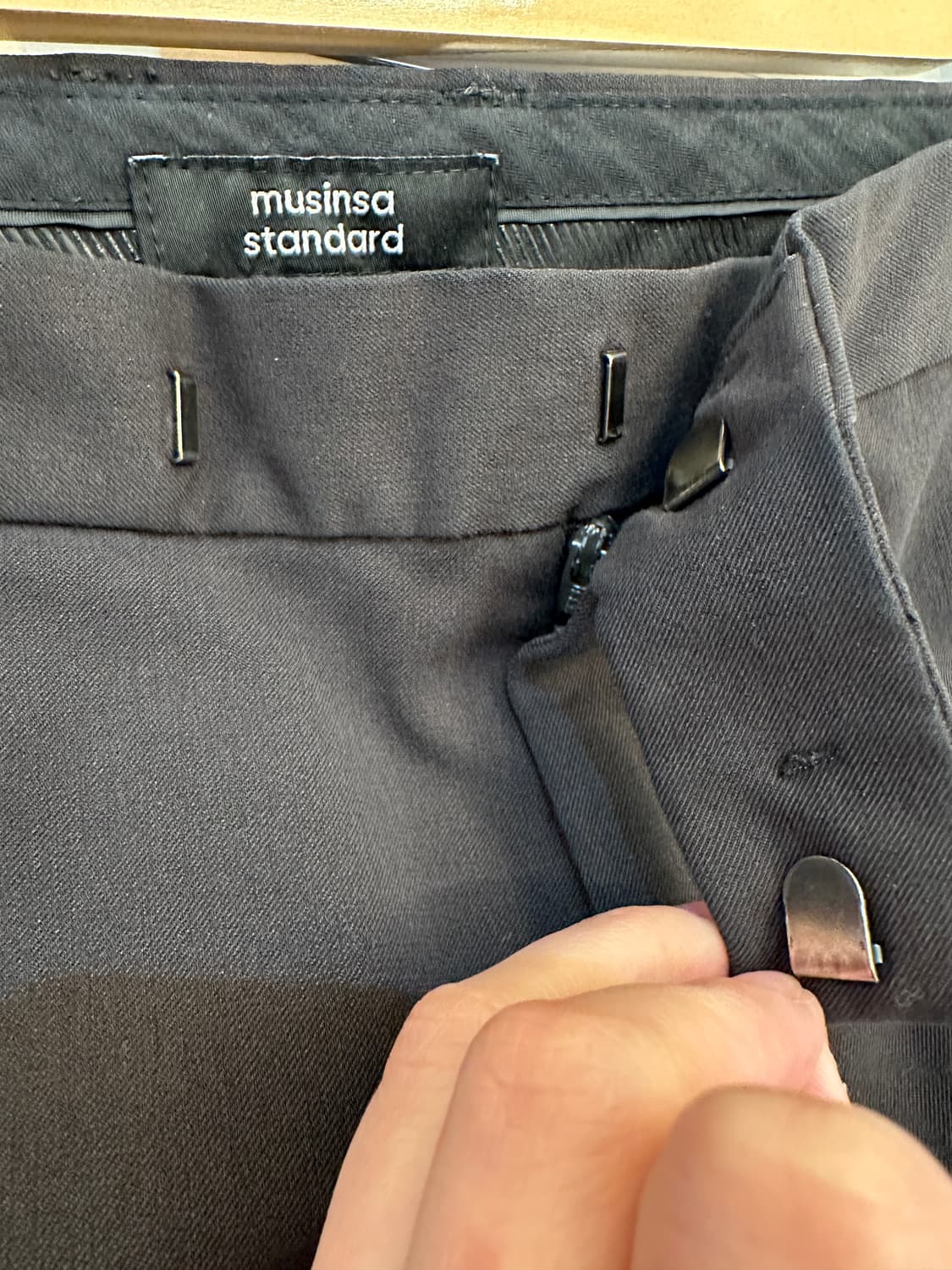 33) 무신사 스탠다드 다크 그레이 슬랙스 상품이미지3
