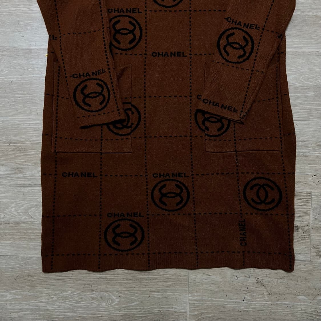 샤넬 로고 패턴 롱 니트 원피스 [브라운] M/95 상품이미지3