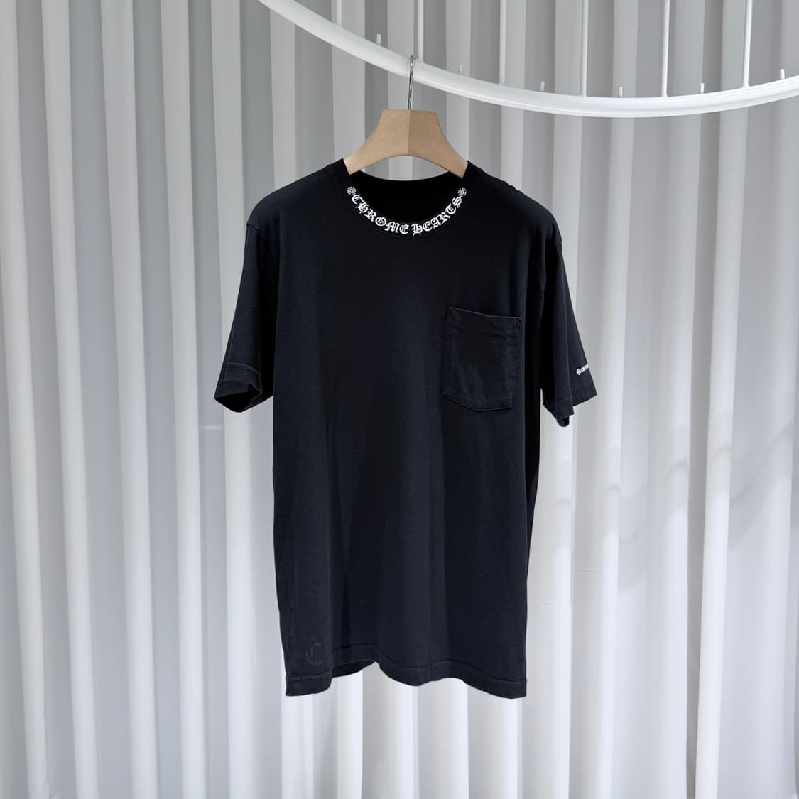 (S+급/L) / 크롬하츠 스크롤 넥로고 반팔 티셔츠 블랙 상품이미지1