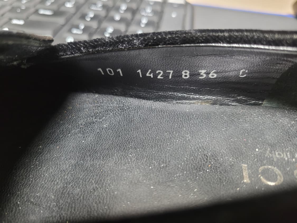 구찌 여성 구두 블랙 벨벳 로퍼 36 정품 상품이미지7