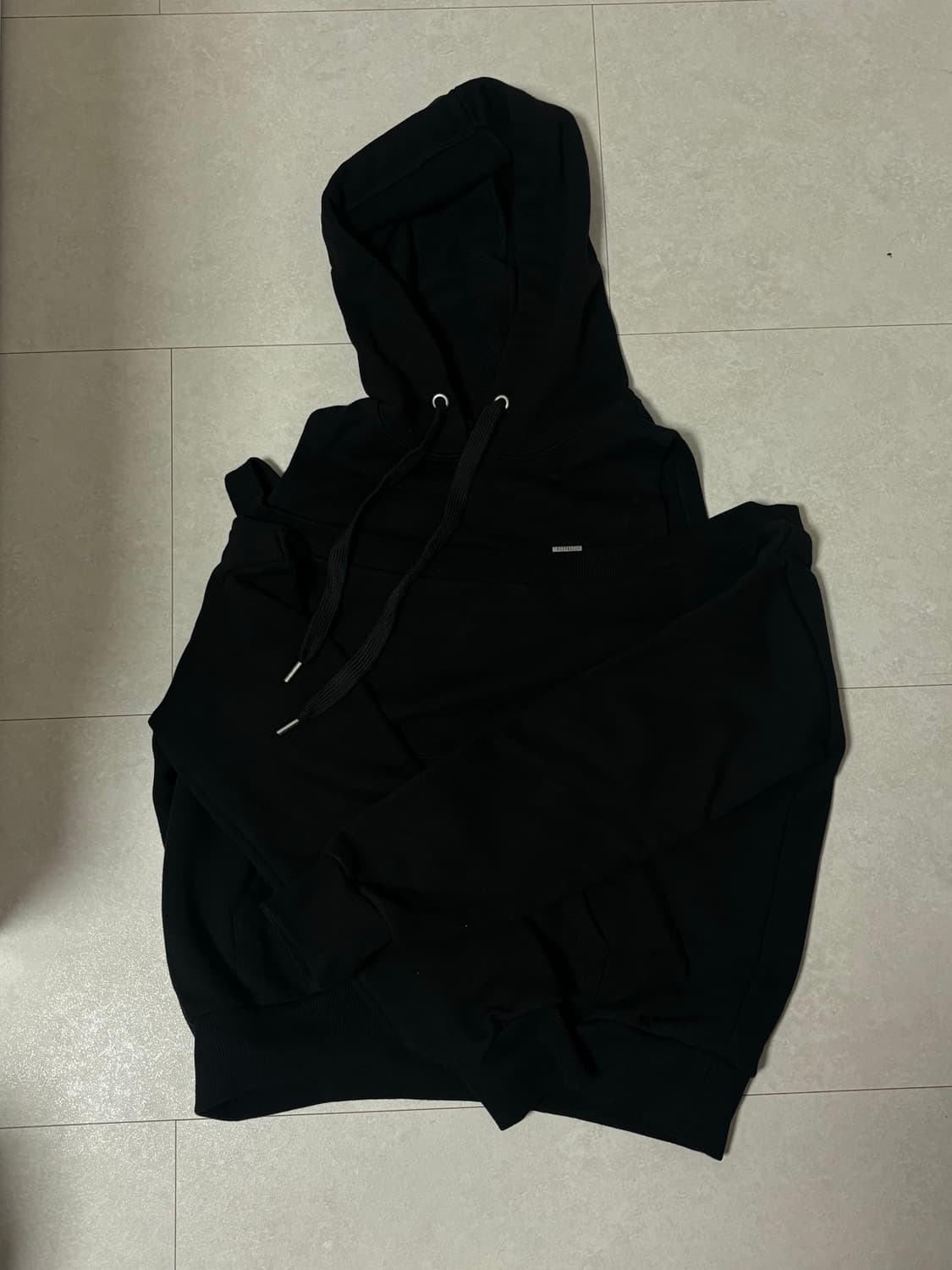 보헤미안서울CUT OUT OFF SHOULDER HOODIE, BLACK 상품이미지2