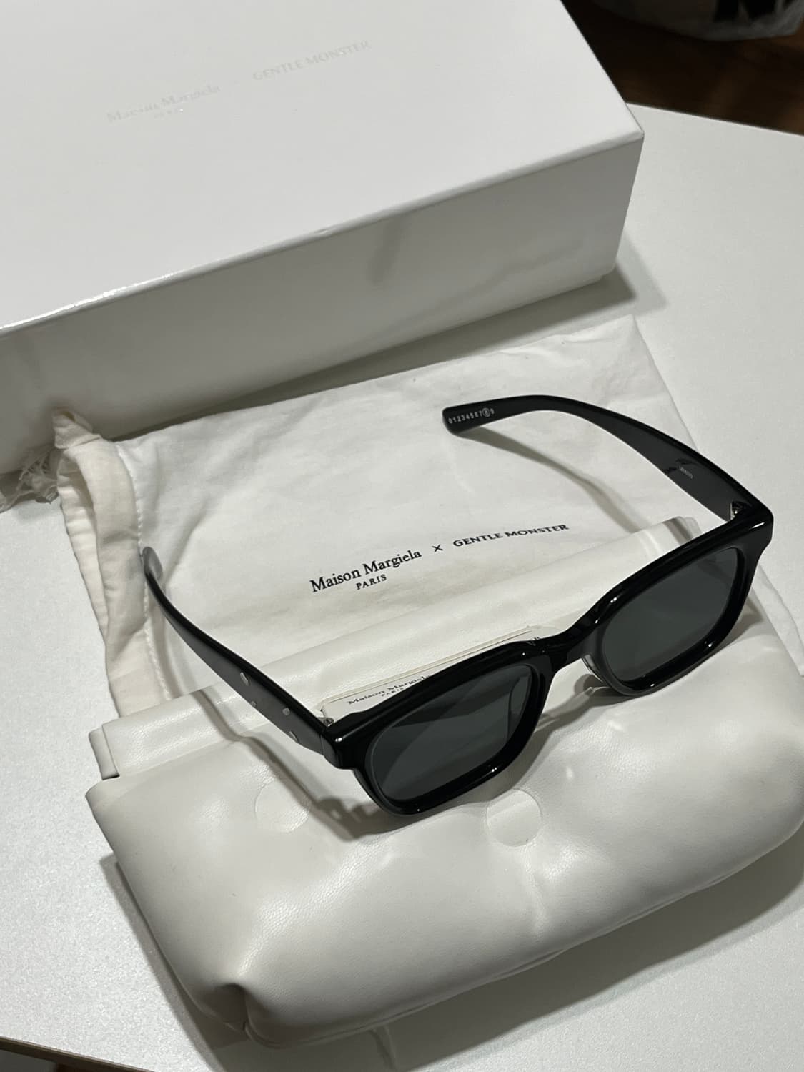 젠틀 몬스터 x 마르지엘라 MM110 블랙 상품이미지1