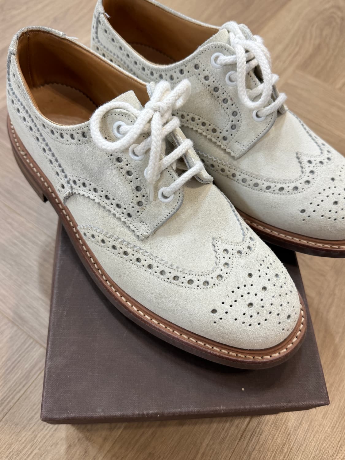 처치스 스웨이드 오프화이트 윙팁 UK7.5 상품이미지3