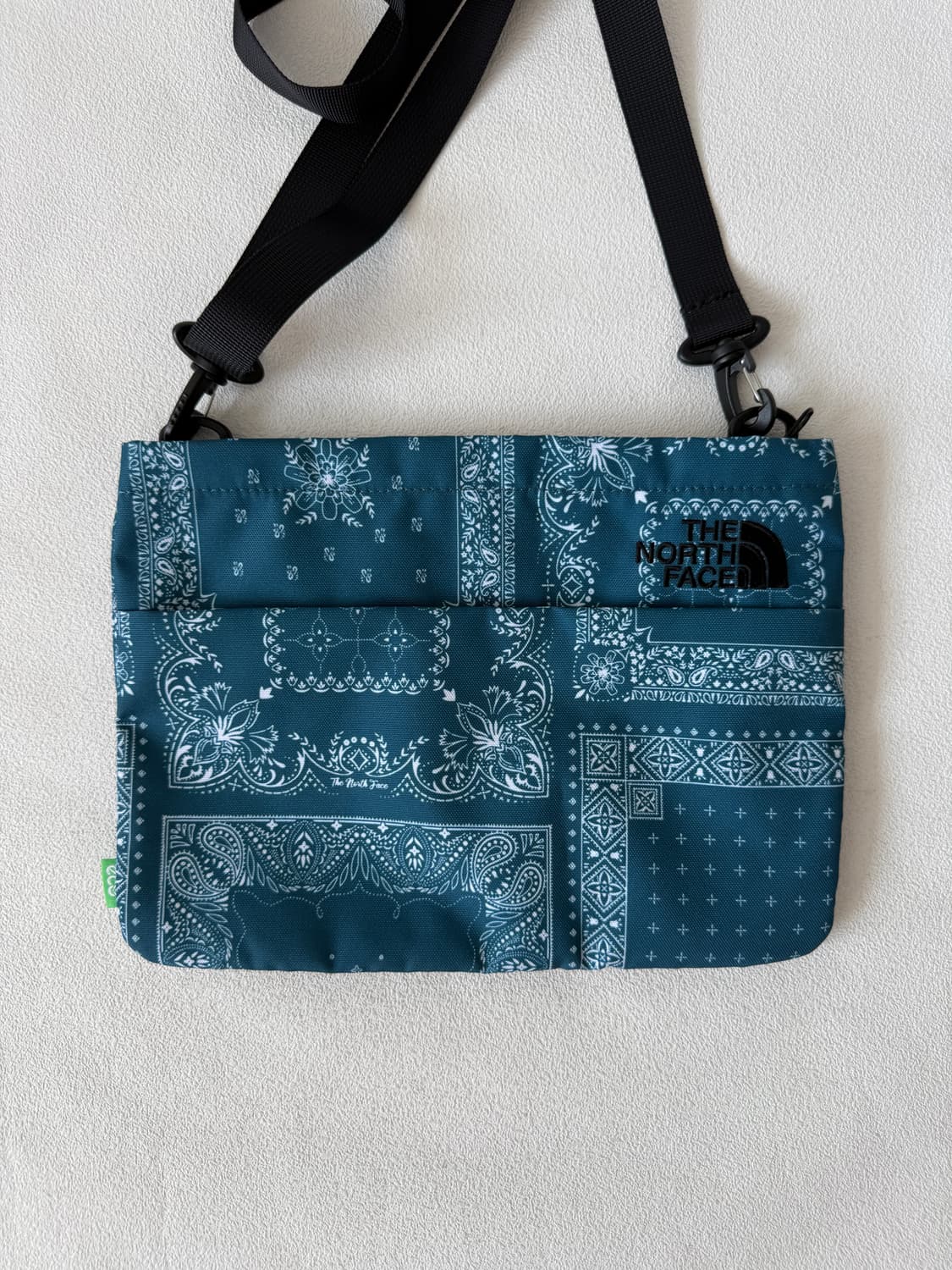 노스페이스(THE NORTH FACE) 반다나 패턴 크로스백 상품이미지2