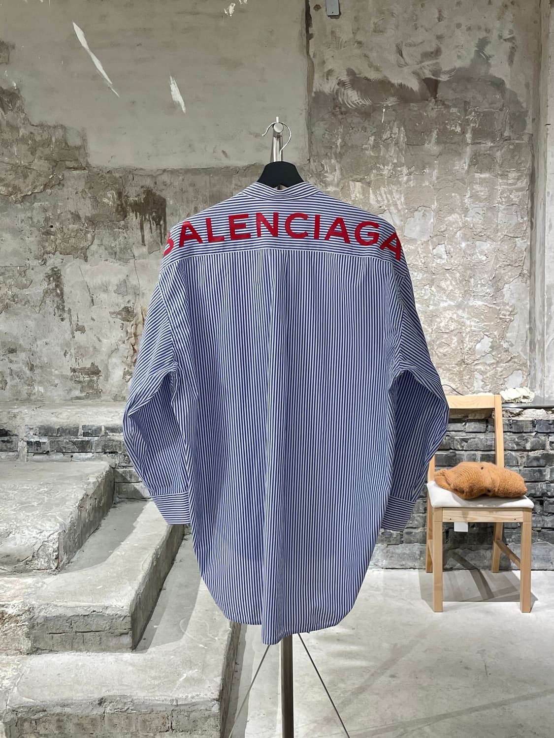 발렌시아가 17F/W 블루 스트라이프 타이 포플린 셔츠 상품이미지1