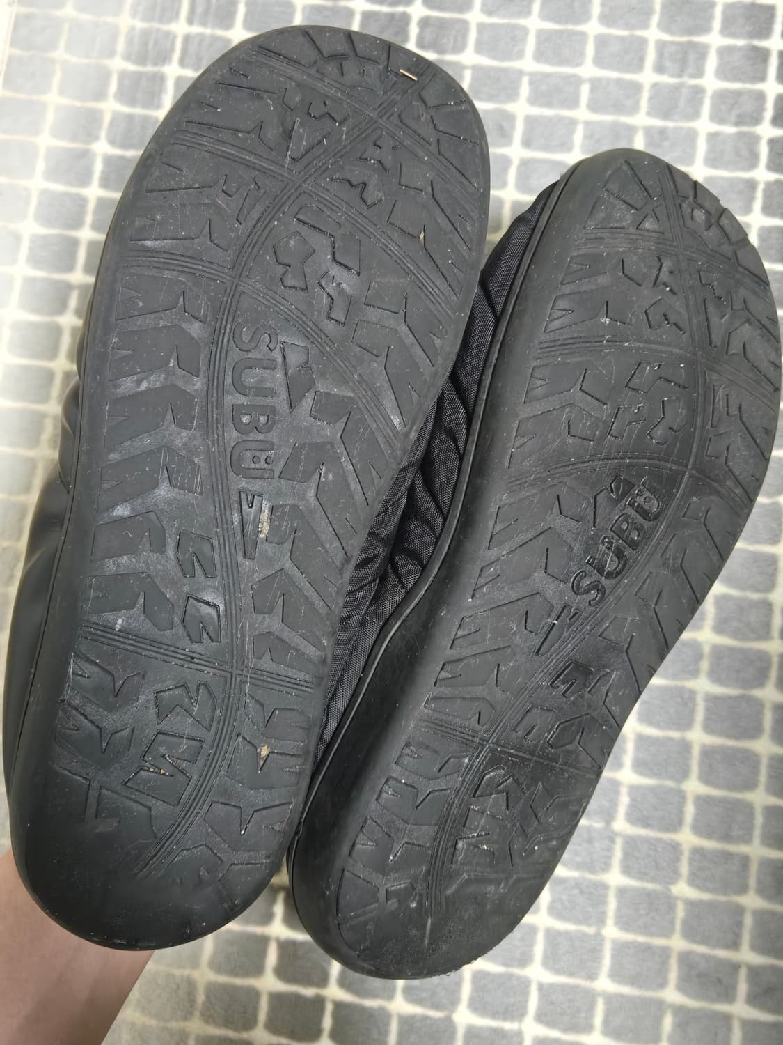 [2] 폴리테루 x 스부 패디드 슬리퍼 블랙 + 레터링 상품이미지3