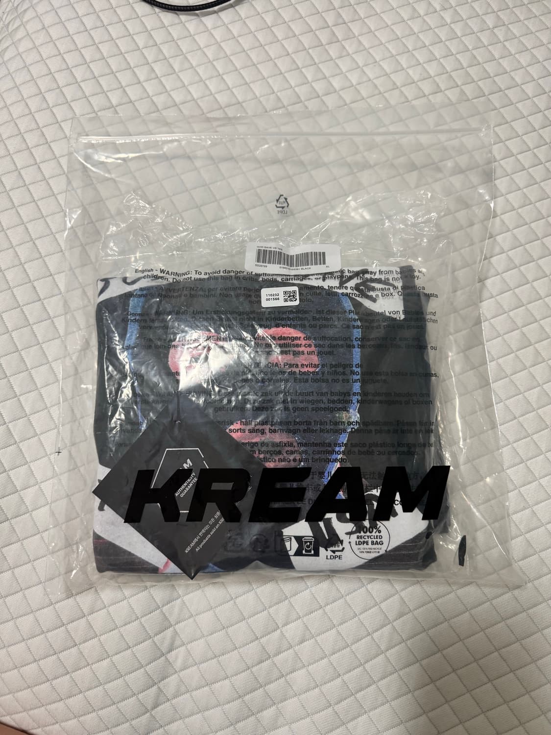 슈프림 갓 세이브 어스 티셔츠 블랙 - 26SS 상품이미지3