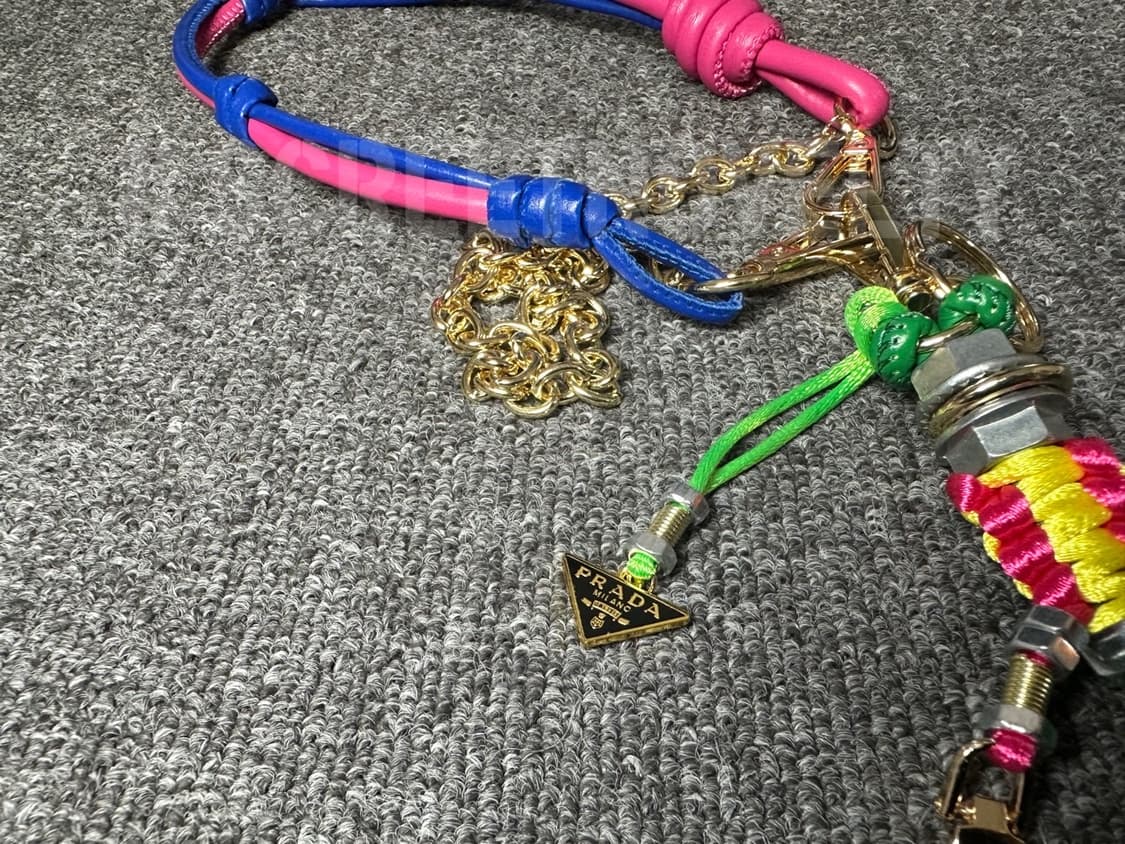 프라다 로봇 백참 블루 상품이미지2