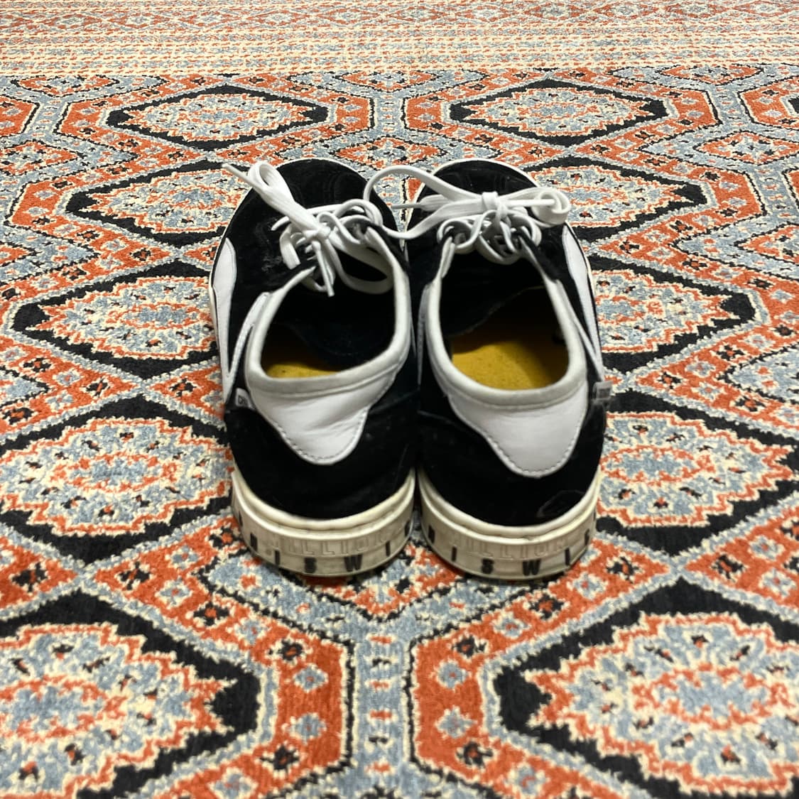 치스윅 블랙 스웨이드 스니커즈 240 상품이미지3