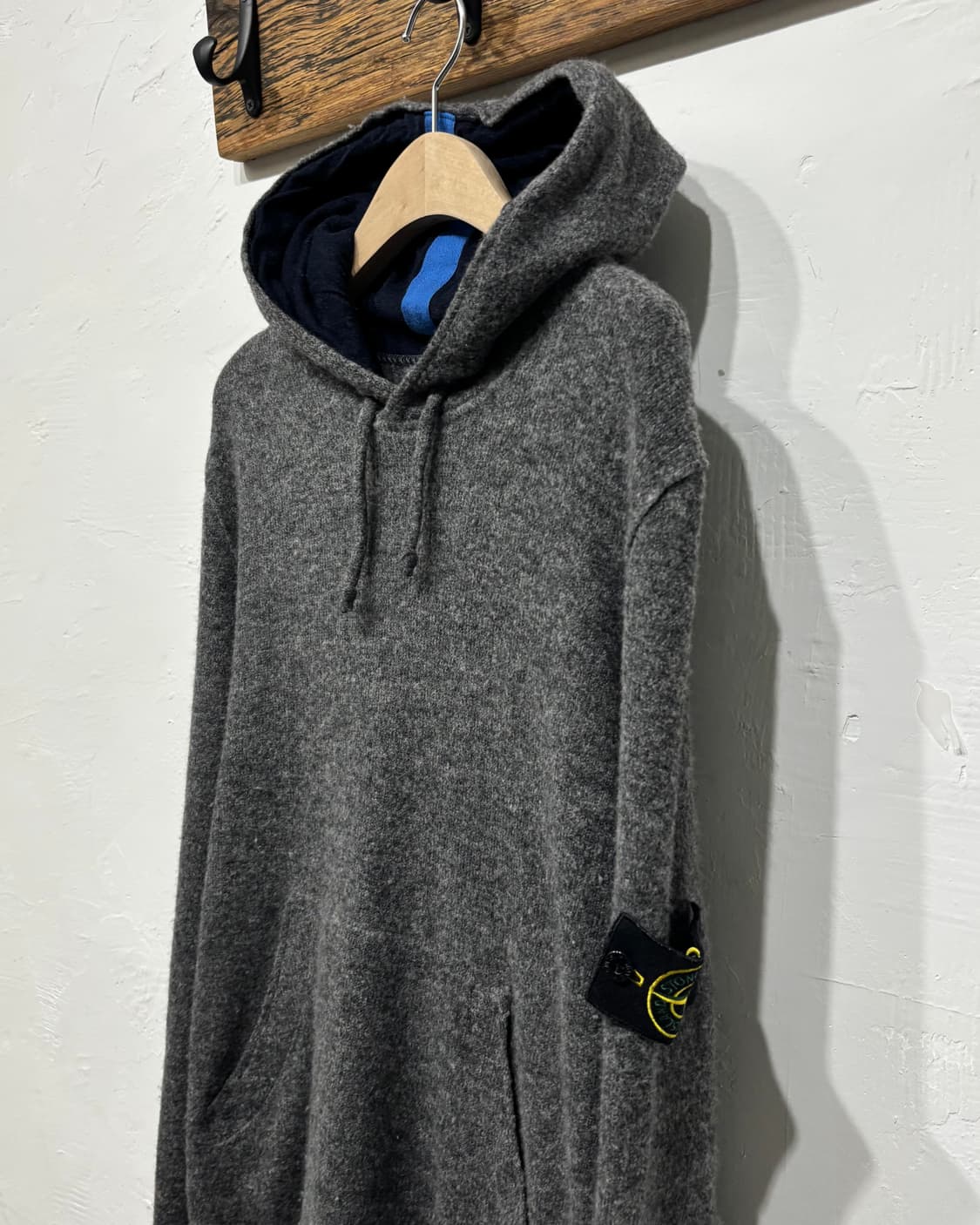 Stone-Island 스톤 아일랜드 차콜컬러 후드니트 상품이미지5