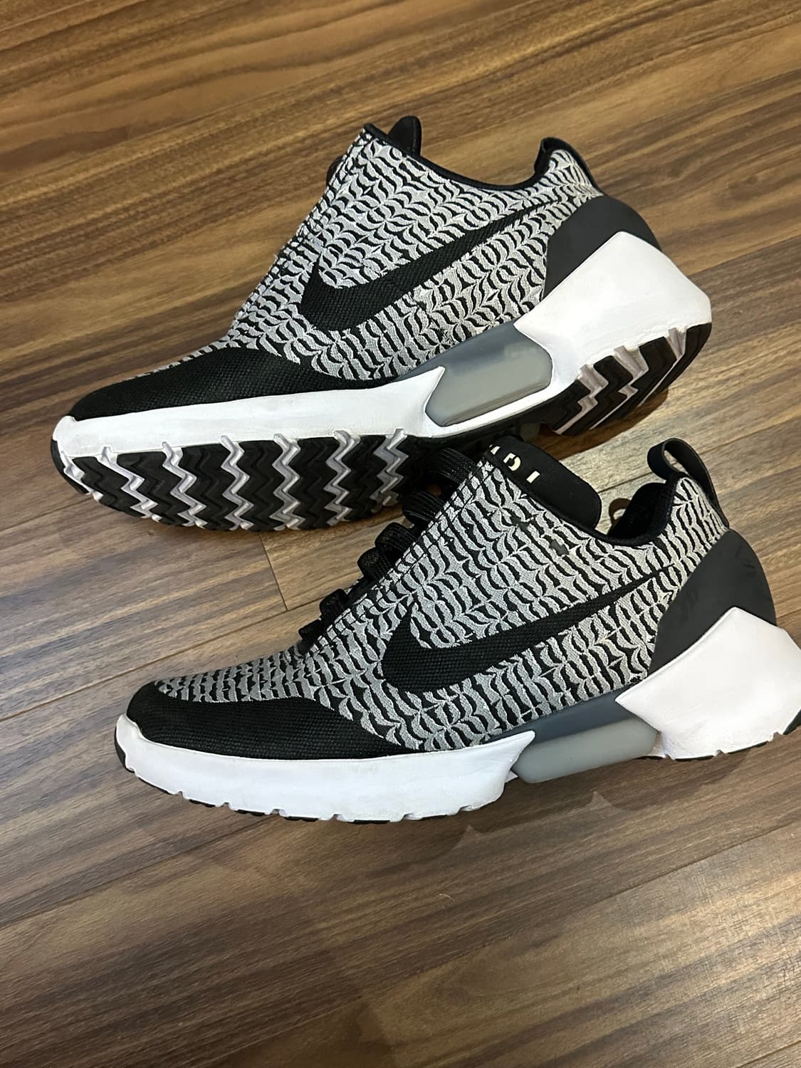 나이키 E.A.R.L 스니커즈  300~310 상품이미지3