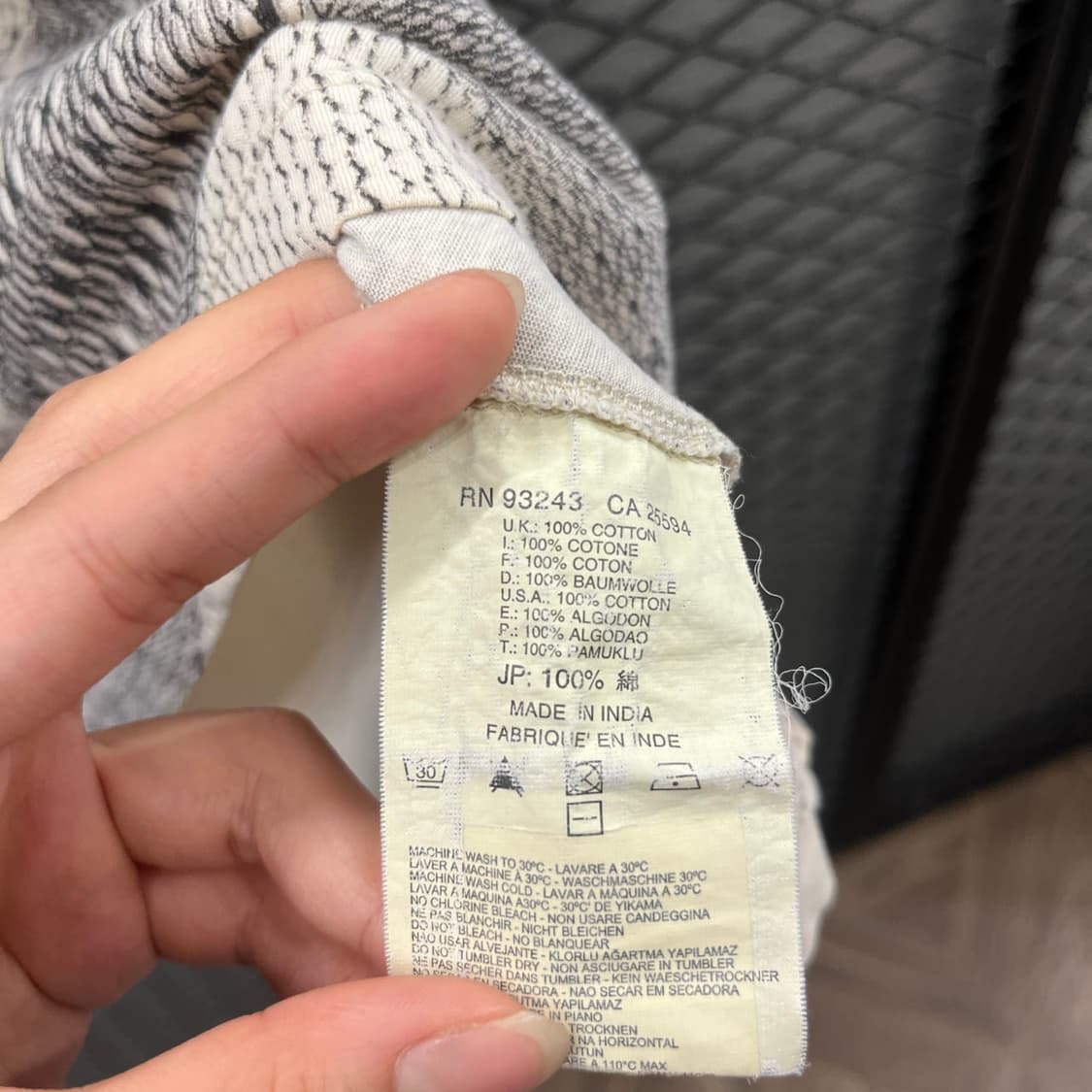 디젤 민소매 아이보리 앞 프린팅 티셔츠 상품이미지6