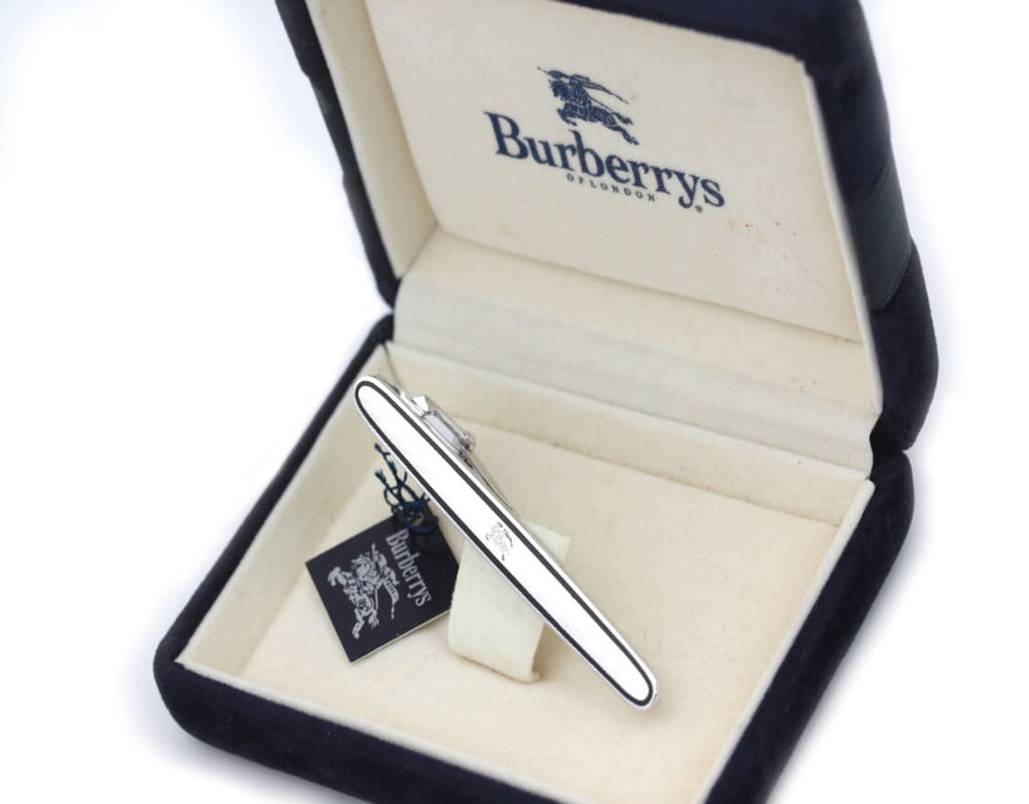 버버리 미사용 S등급 5.9cm 실버925 은 남자 명품 넥타이핀 상품이미지1