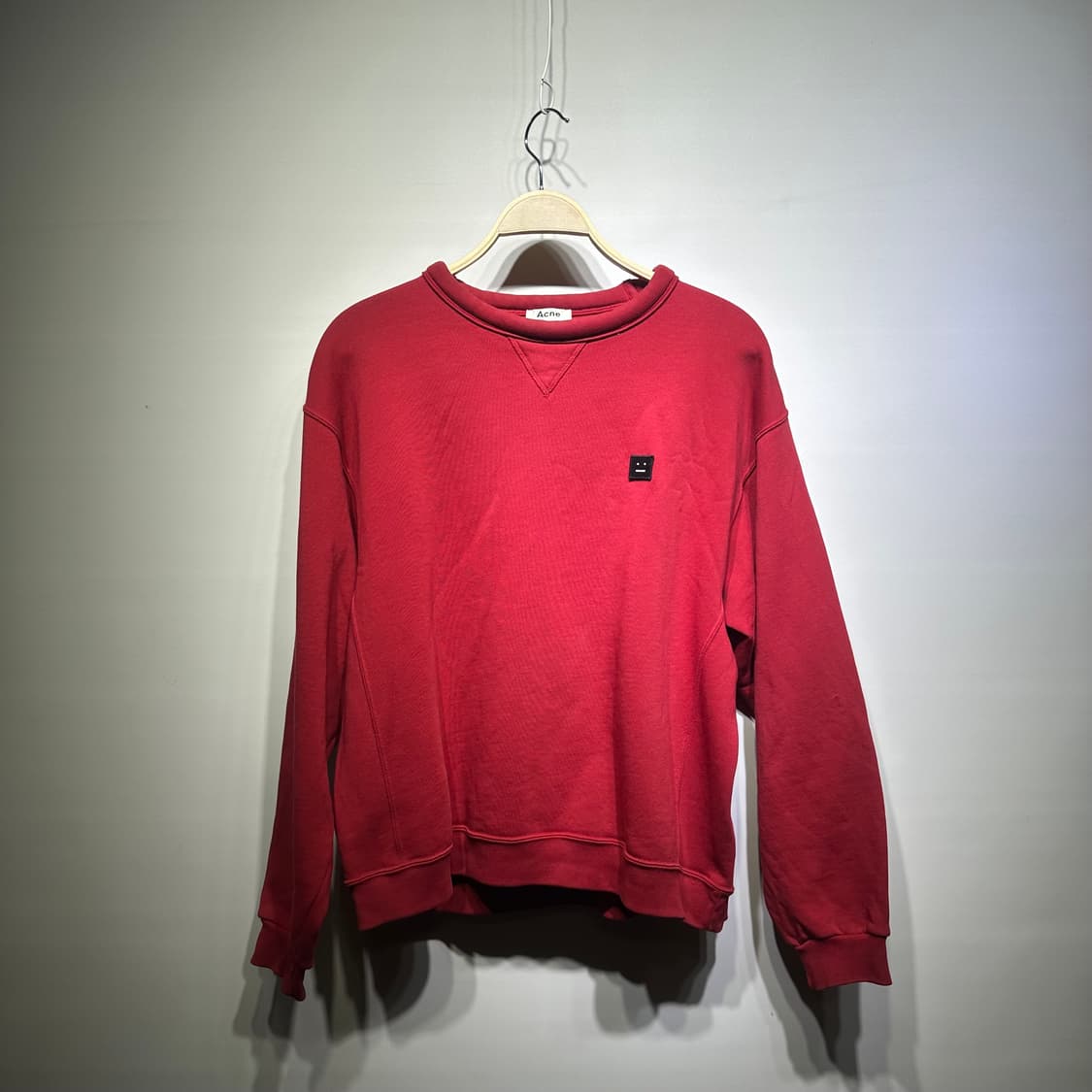 아크네 맨투맨 판매합니다 상품이미지1