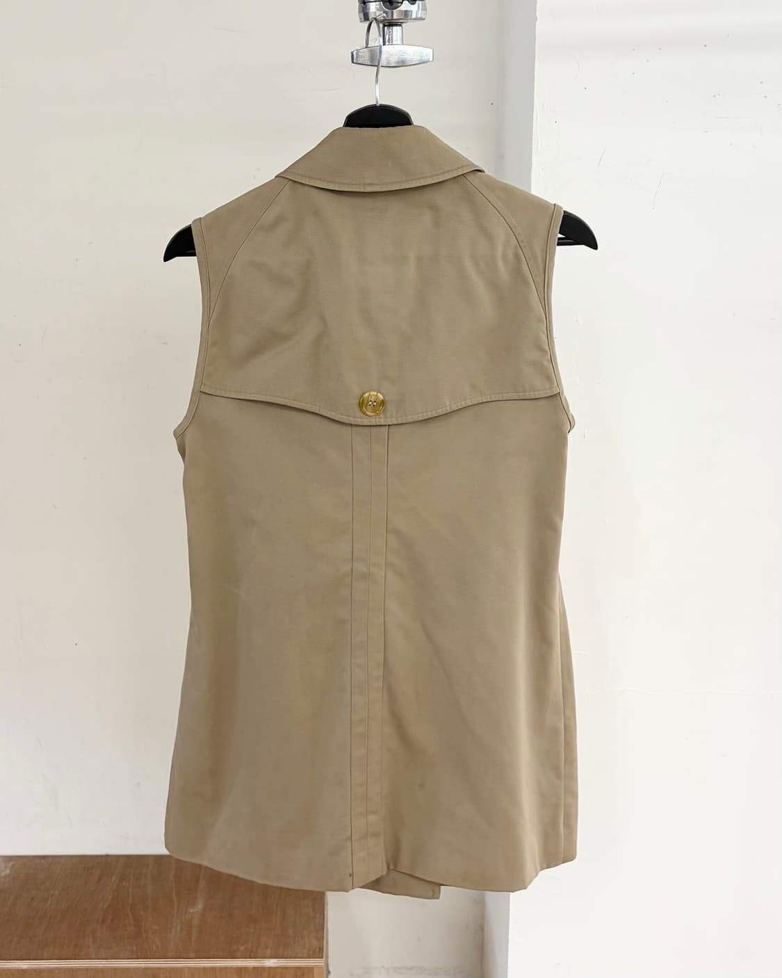 버버리 베이지 더블 브레스티드 슬리브리스 트렌치 코트 상품이미지6