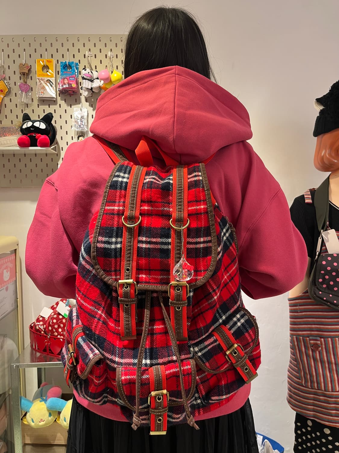 크리스마스 무드의 레드 체크무늬 백팩 🎄 상품이미지4