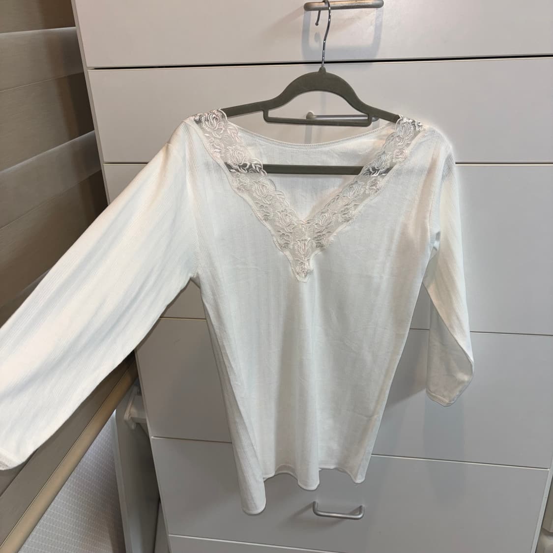 브랜드멜빌st 화이트 레이스 긴팔 티셔츠 새제품 상품이미지3