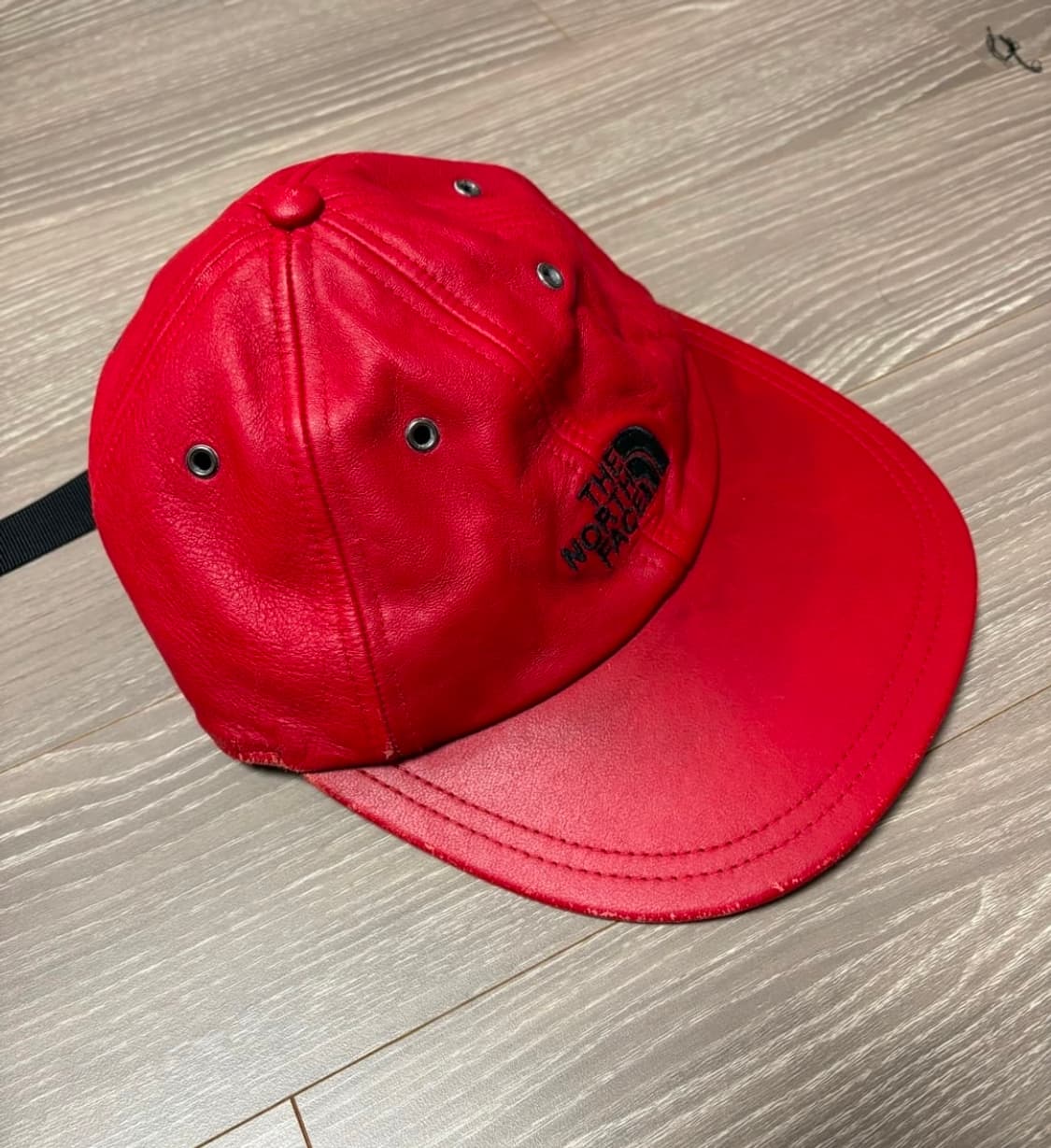 노스페이스 x 슈프림 레드 가죽 볼캡  상품이미지1