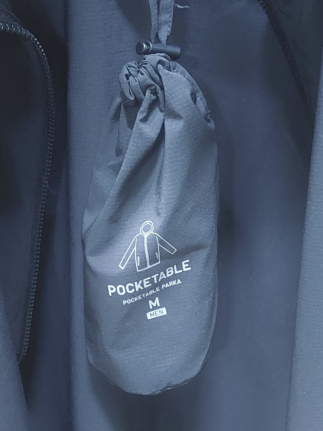 유니클로 포켓터블 uv protection 프로텍션 파카 블랙 m / 해 상품이미지4