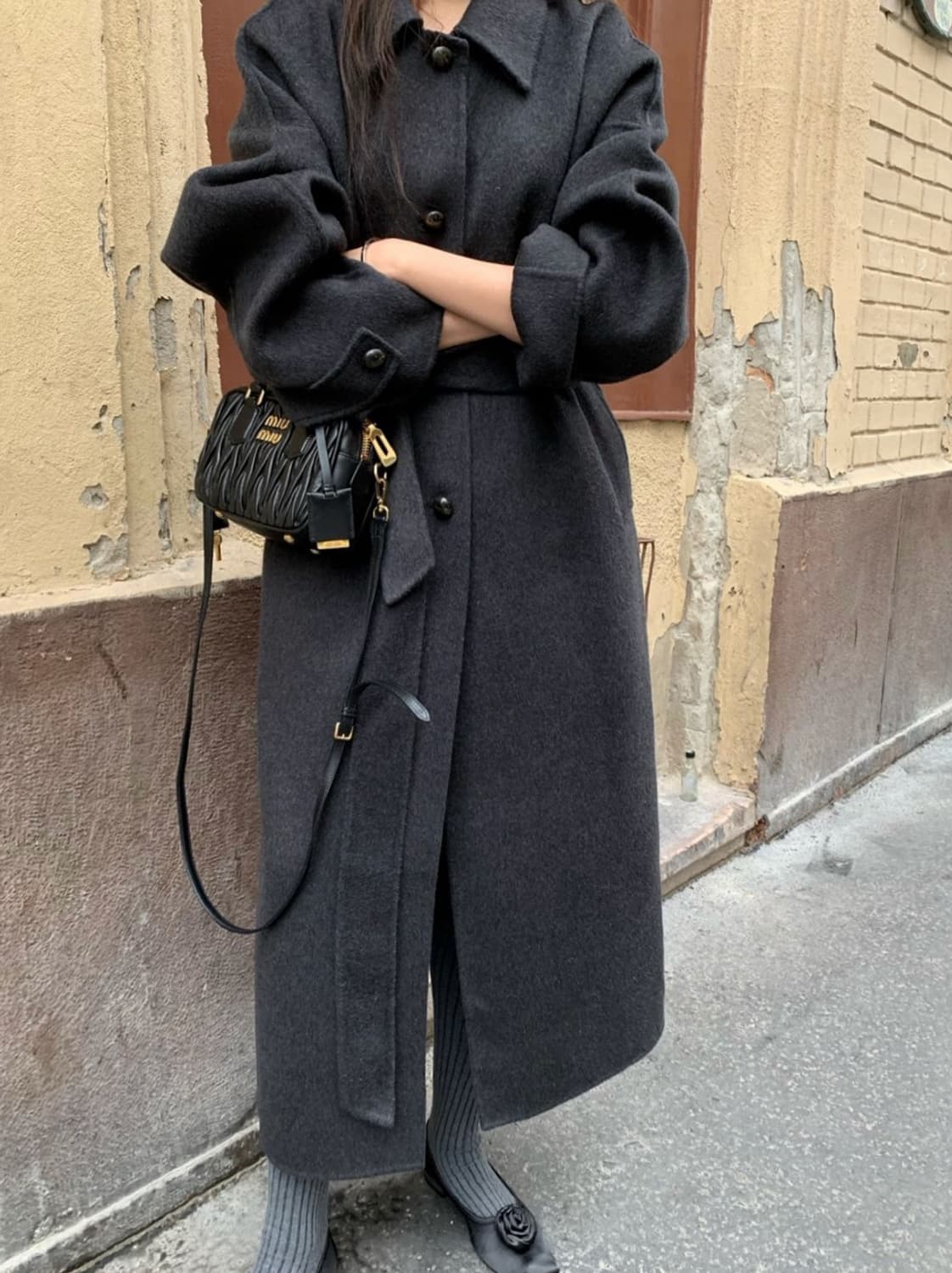 포스터 세라믹 벨트 싱글 카라 롱 핸드메이드 코트 차콜 상품이미지4