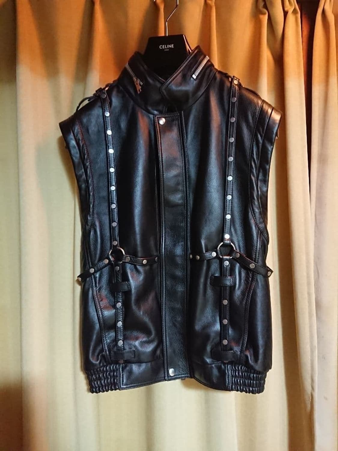 [NCT 착용] 셀린느 22ss 하네스 스터드 레더 베스트 상품이미지3