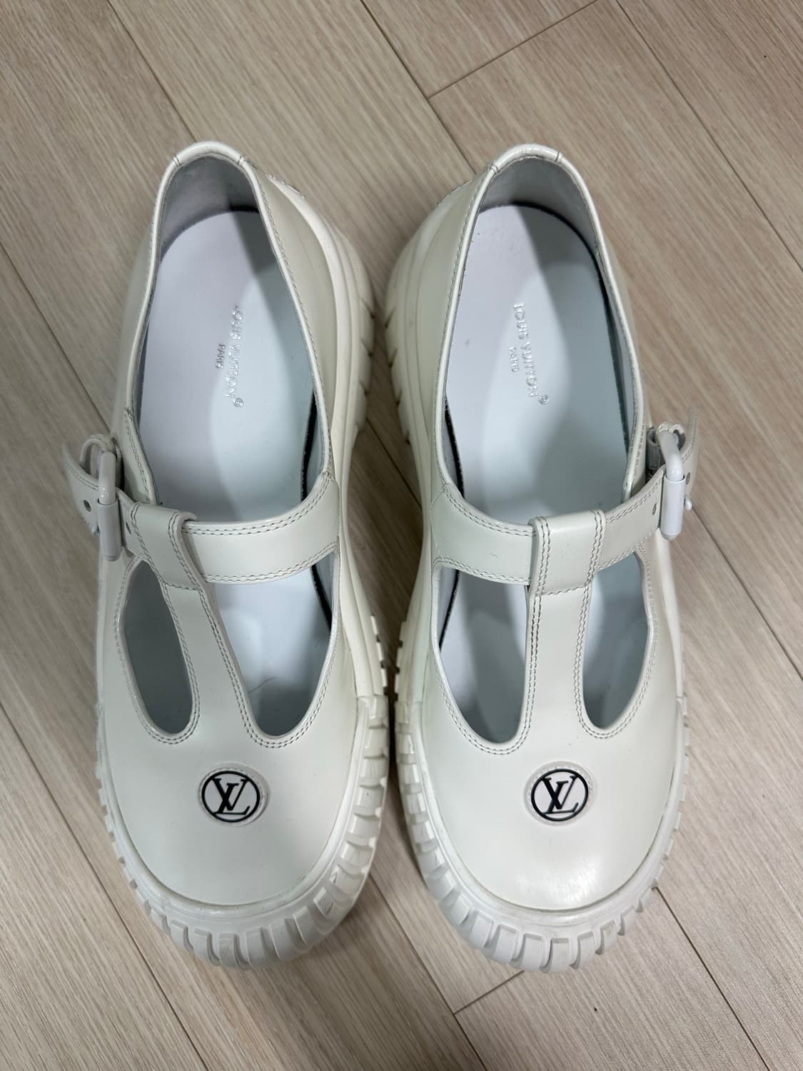 [사이즈 EU39] 루이비통 루비 플랫 매리 제인 화이트 상품이미지2