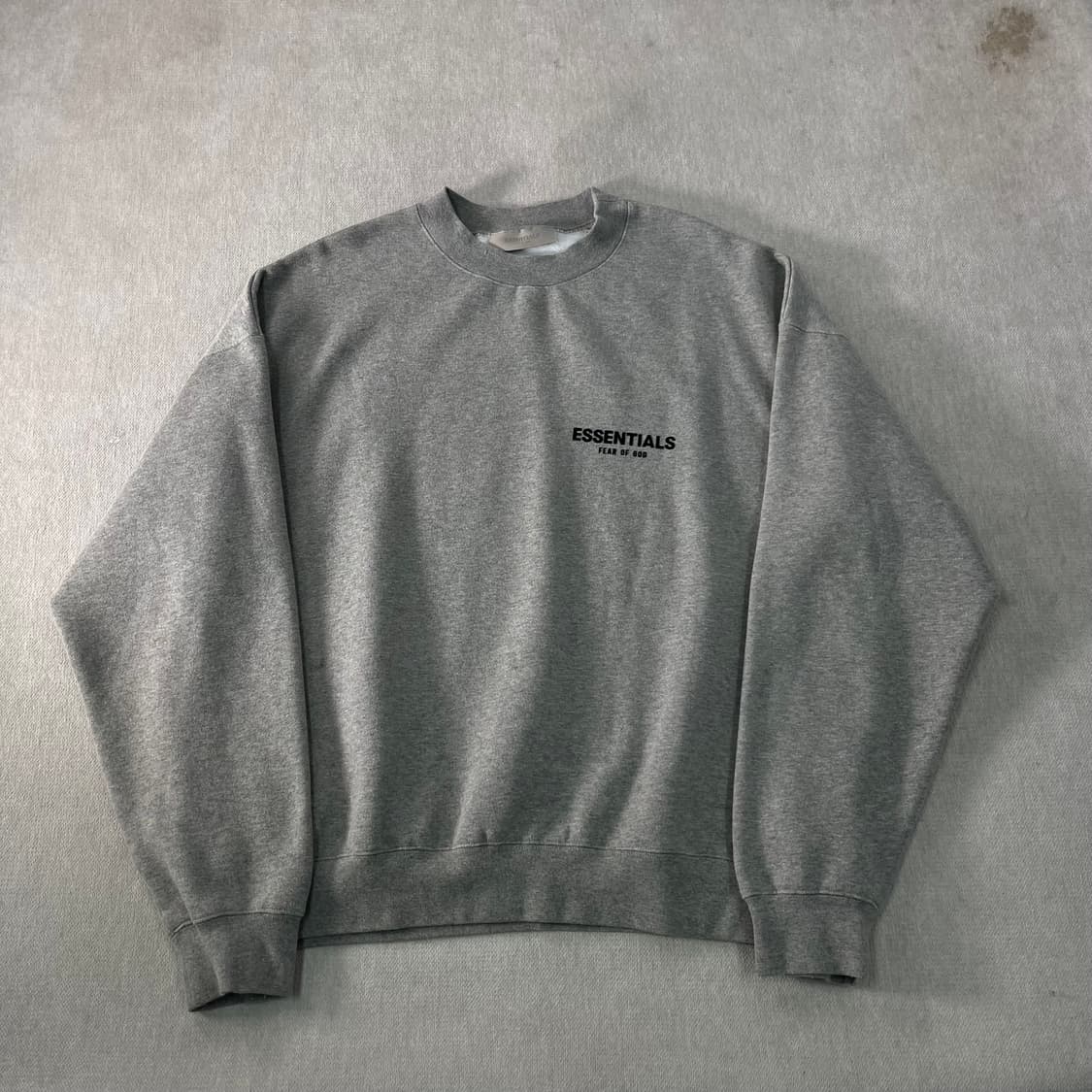 105 피오갓 에센셜 백로고 맨투맨 상품이미지2