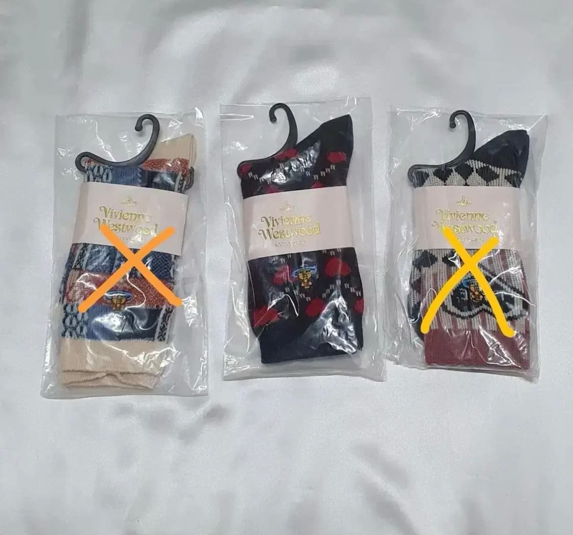 크림베이지 블랙 레드브라운 핑크 하트 러브 체크 비비안웨스트우드 양말 상품이미지1