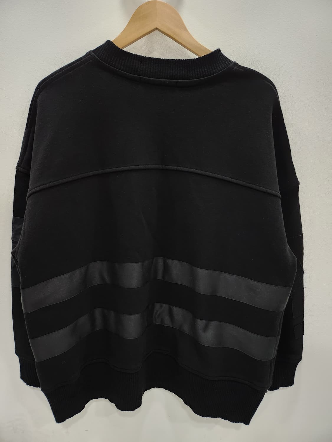 솔리드옴므 우영미 멀티포켓 오버핏 스웻셫ㄷ 상품이미지2