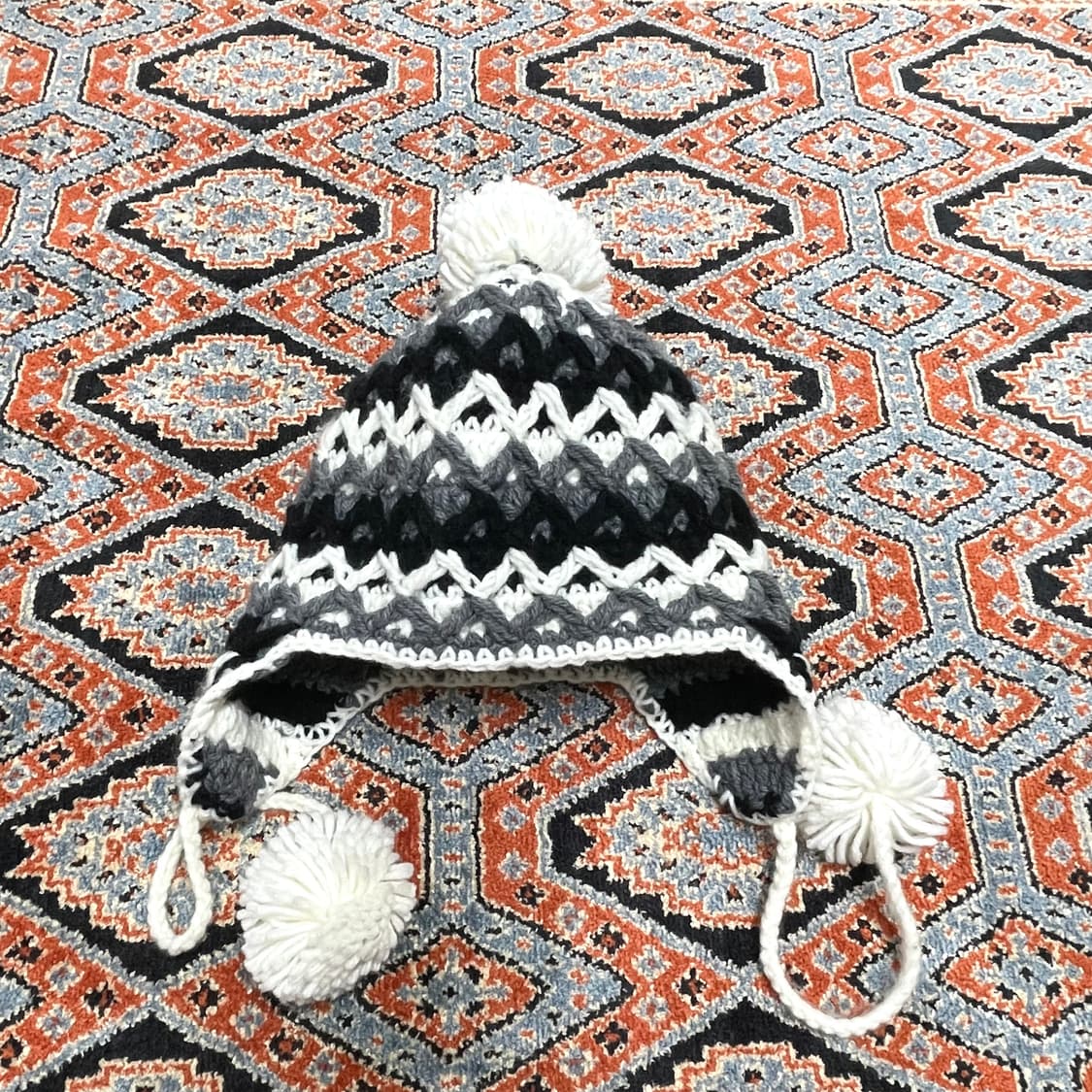 빈티지 블랙 솔방울 비니 상품이미지3