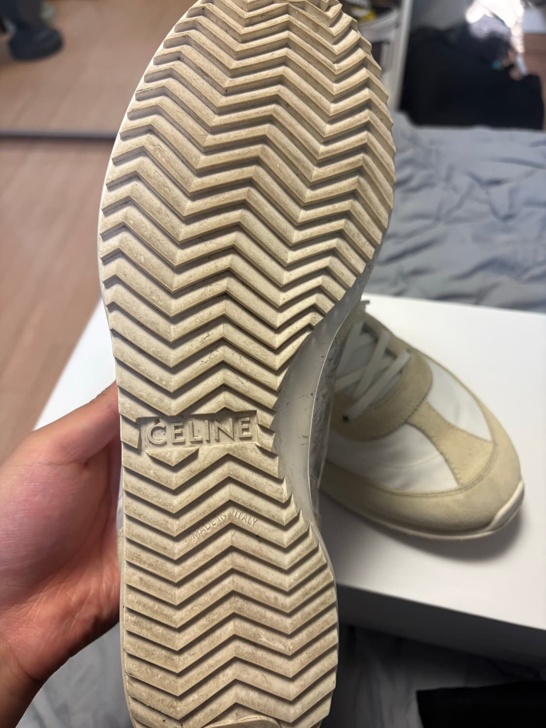 셀린느 카프스킨 레이서 스니커즈 45 베이지 상품이미지4