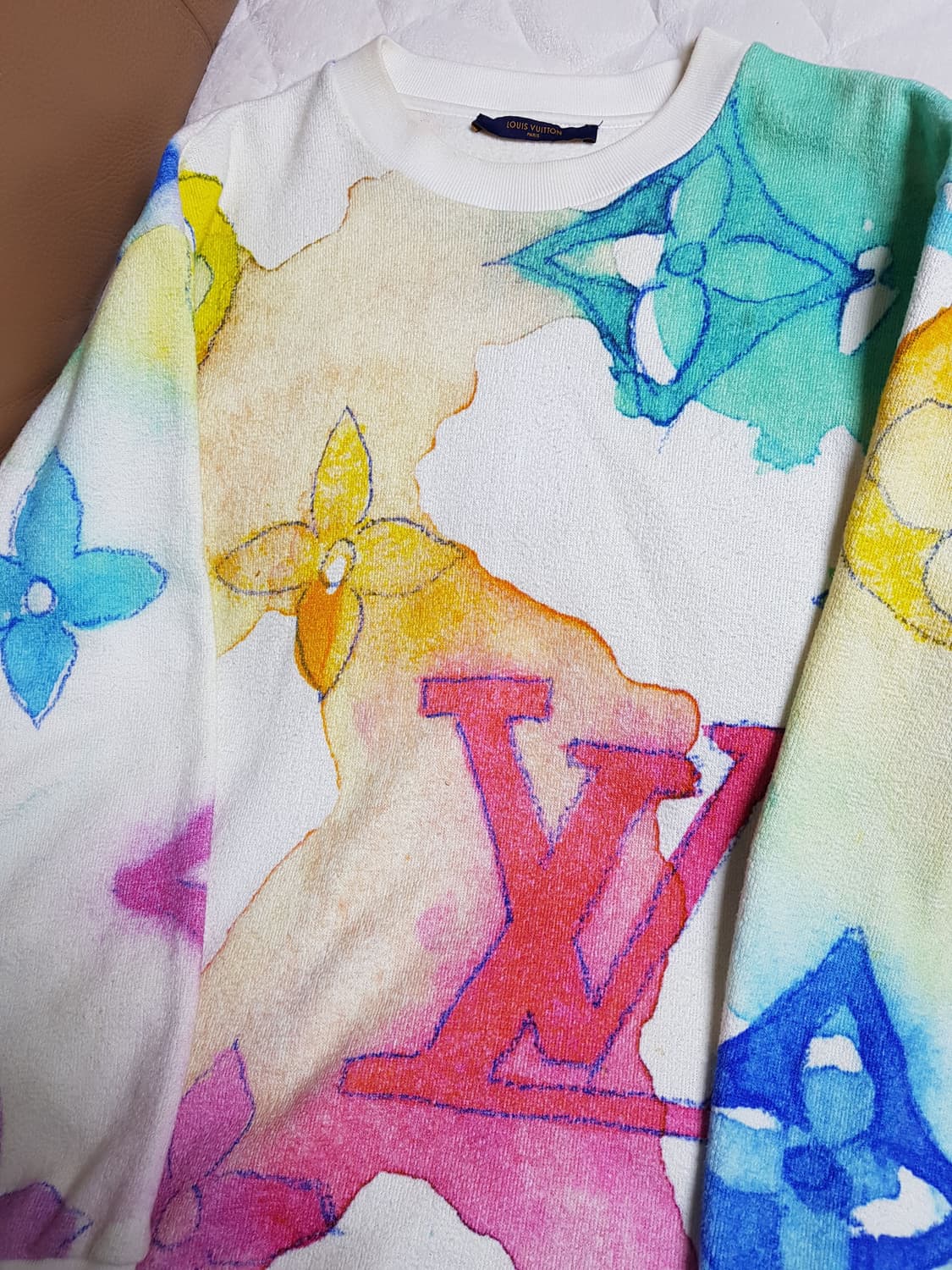 루이비통 워터컬러 모노그램 니트 맨투맨 상품이미지1