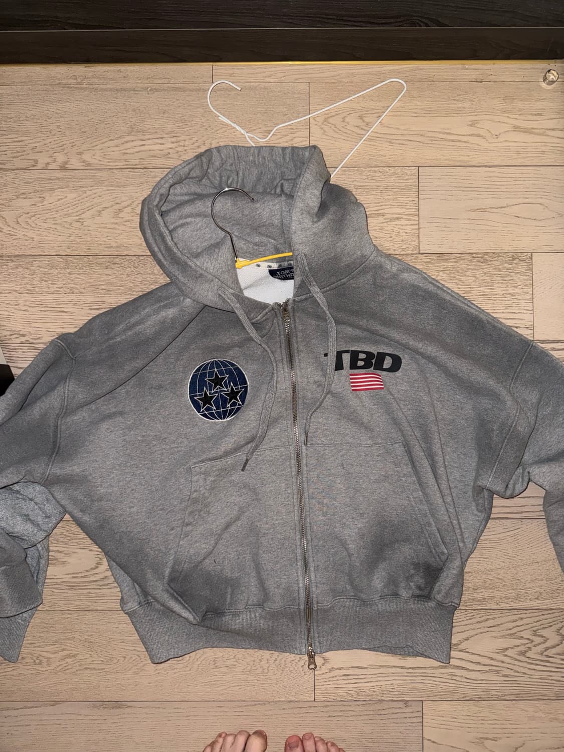 톰스벌스데이 TBD 월드로고 스프레이 후드집업 그레이 상품이미지5