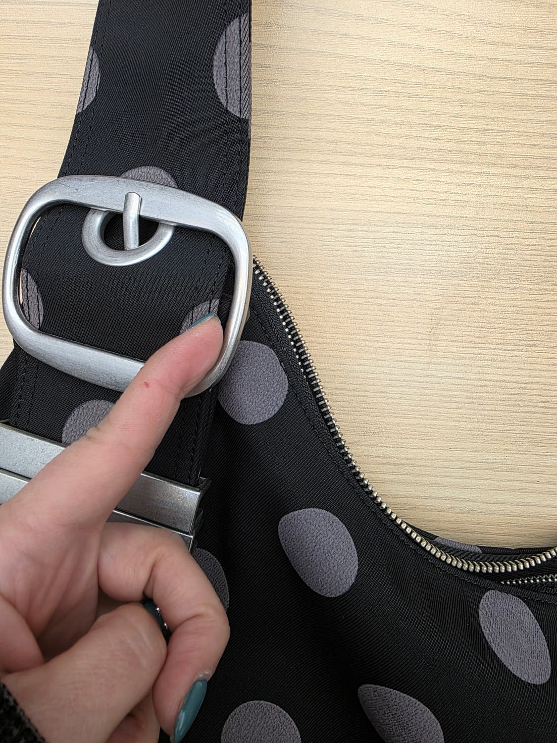 베이컨트 아카이브 VACANT ARCHIVE 벨라 와이드 스트랩 호보백 상품이미지7