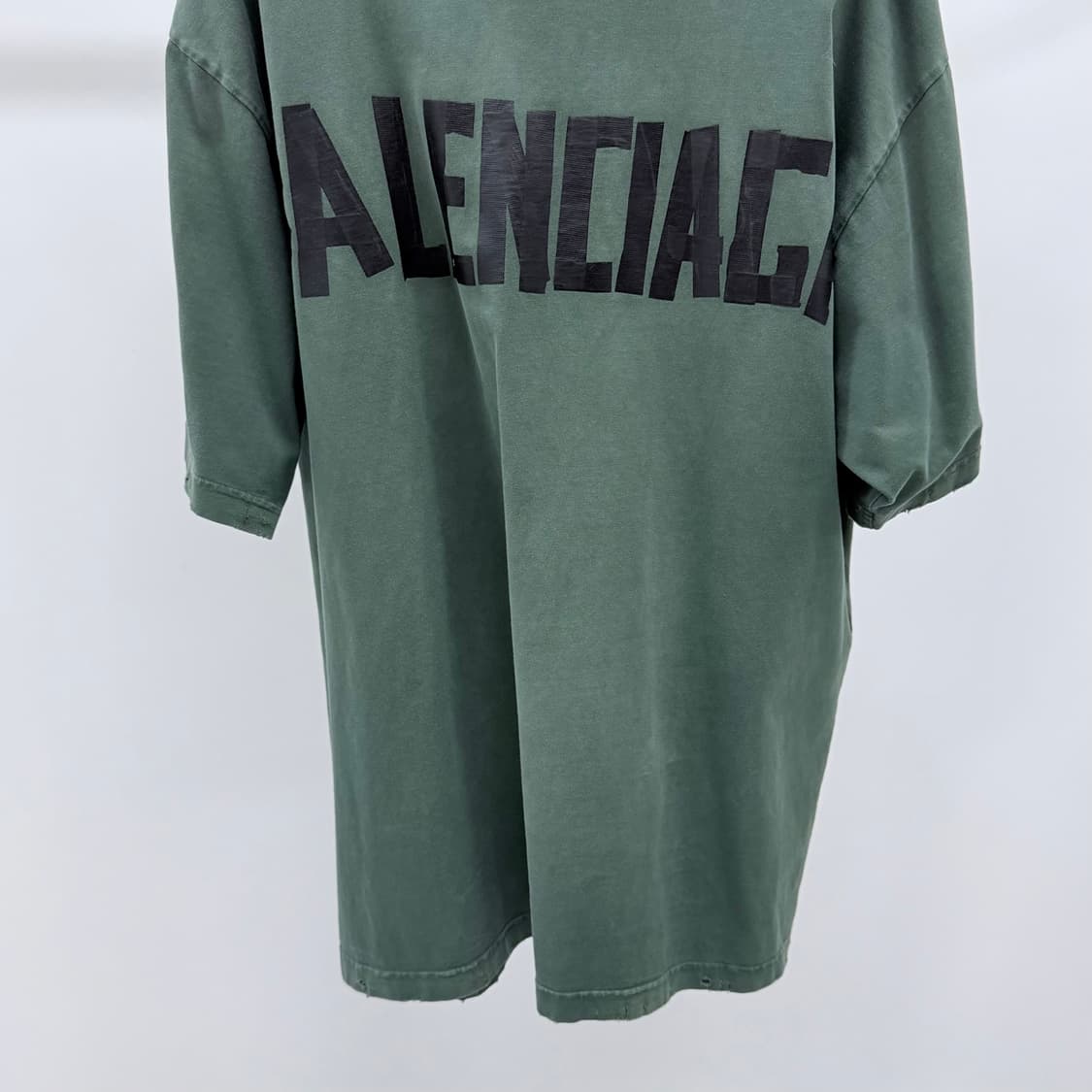 [S+급/오버핏M] 발렌시아가 뉴 테이프 반팔 티셔츠 다크 그린 상품이미지3