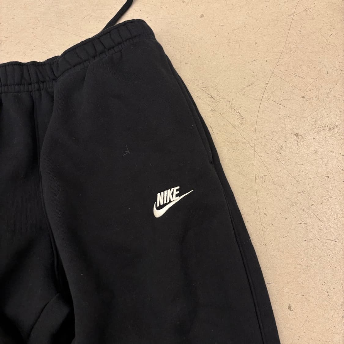 나이키 스몰로고 블랙 조거 팬츠 상품이미지2