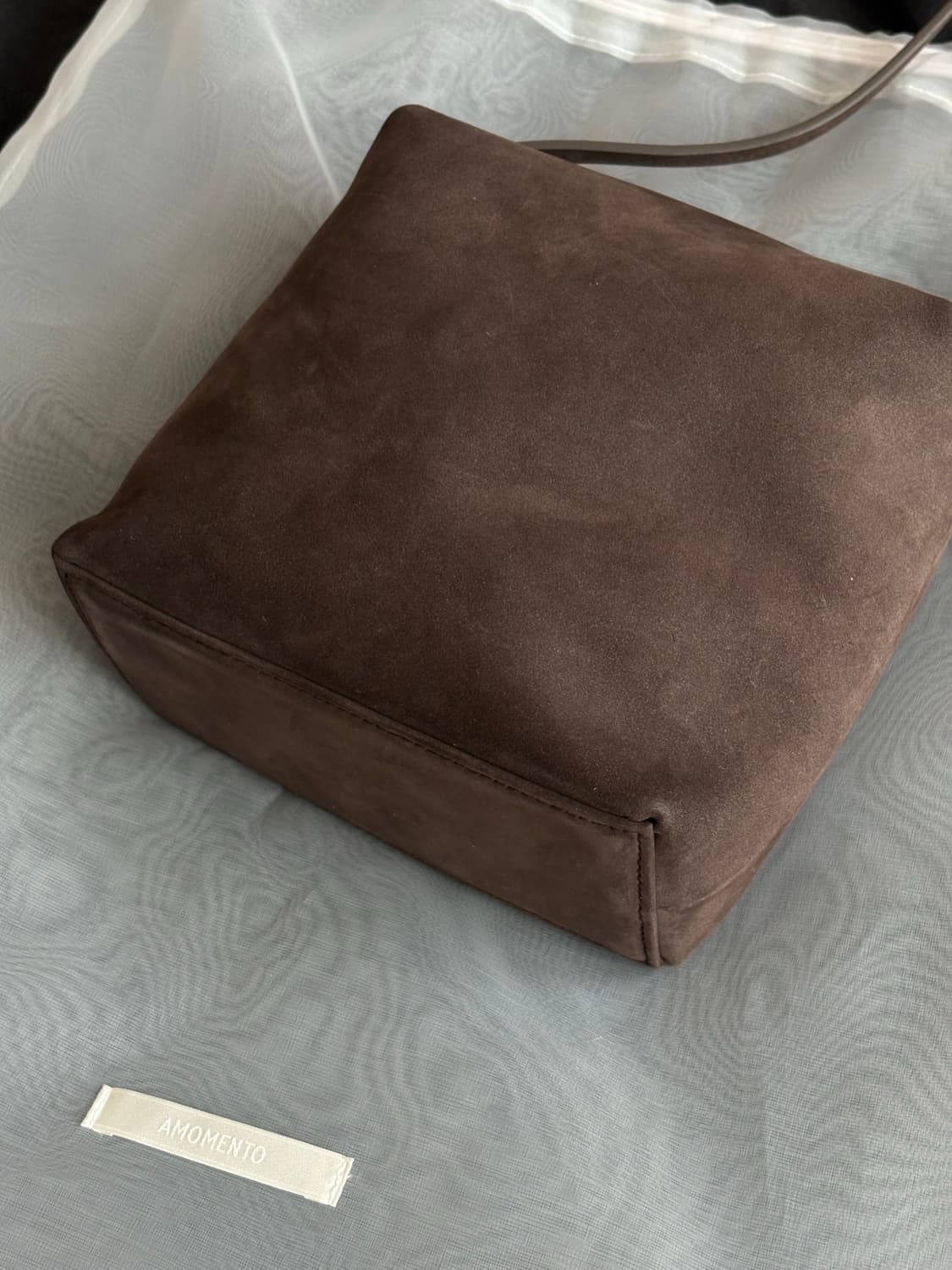 아모멘토 cubo bag small 스웨이드 가방 상품이미지4