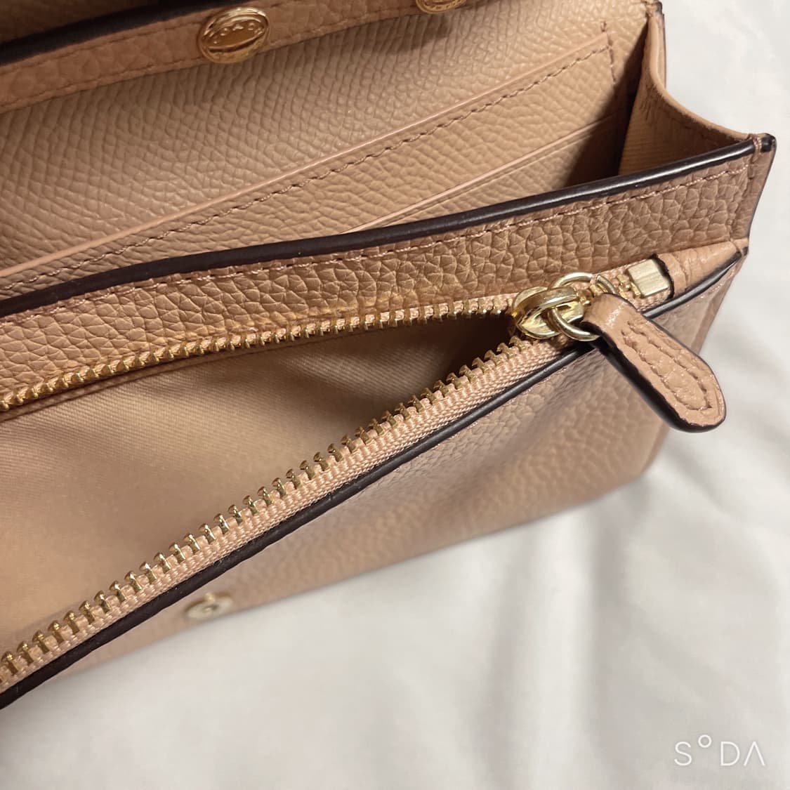 코치 미니 크로스백 베이지 상품이미지9