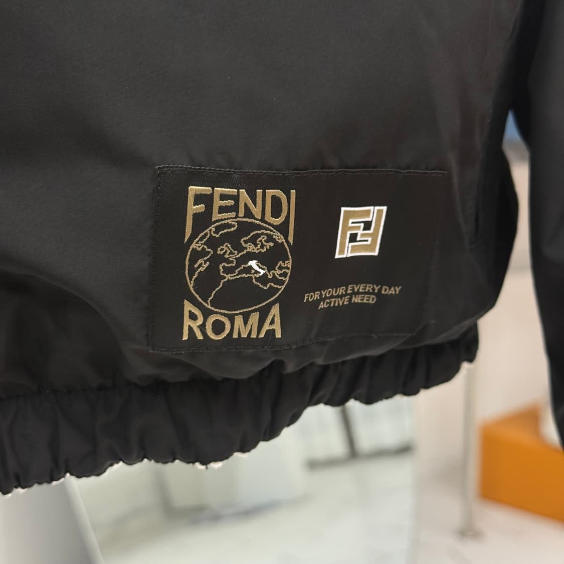 [48] 펜디 사이드로고 리버서블 바람막이 상품이미지7