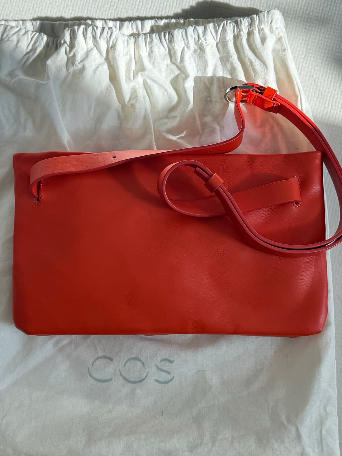 [COS] 코스 - 플랩 포켓 레더 벨트백 (새상품) 상품이미지4