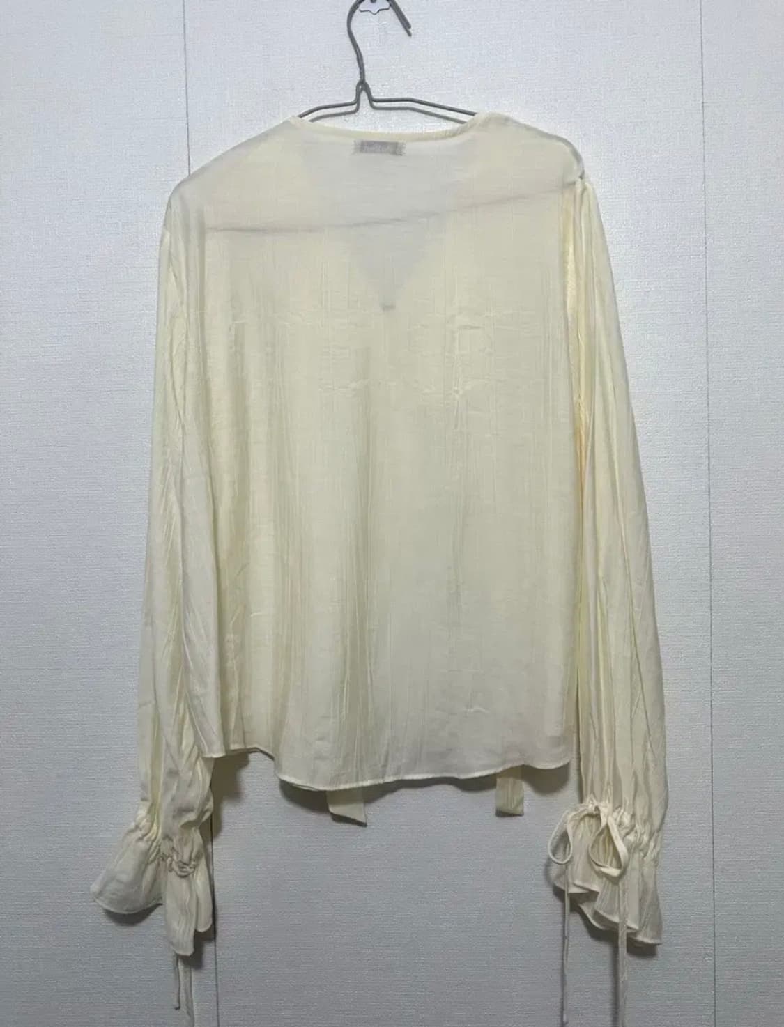 로이로이 타이 셔링 블라우스 25SS 상품이미지7