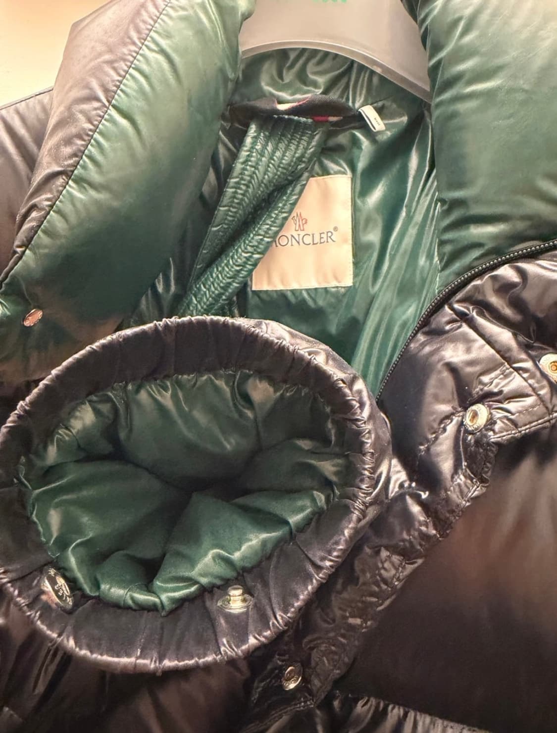 몽클레어 블랙 유광 패딩 6 사이즈 상품이미지4